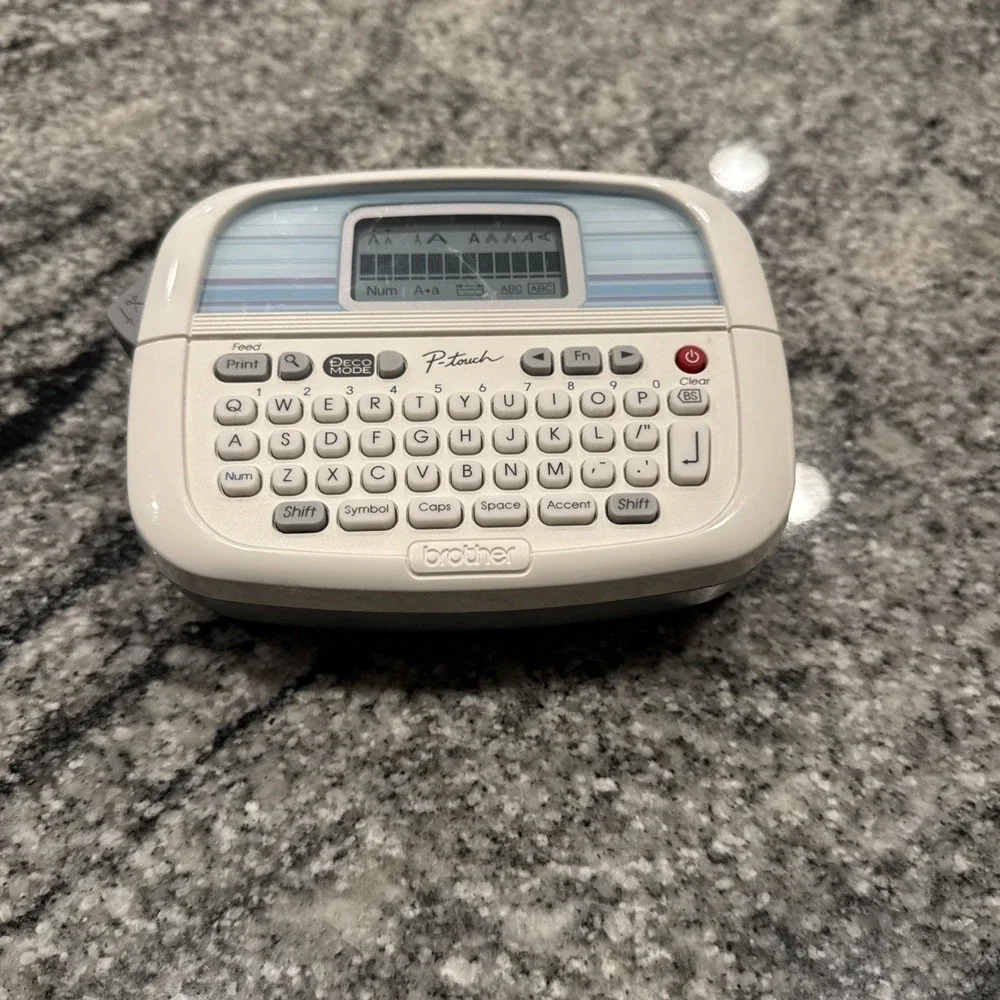 Brother P-Touch Electronic‎ Labeling System Model PT-90